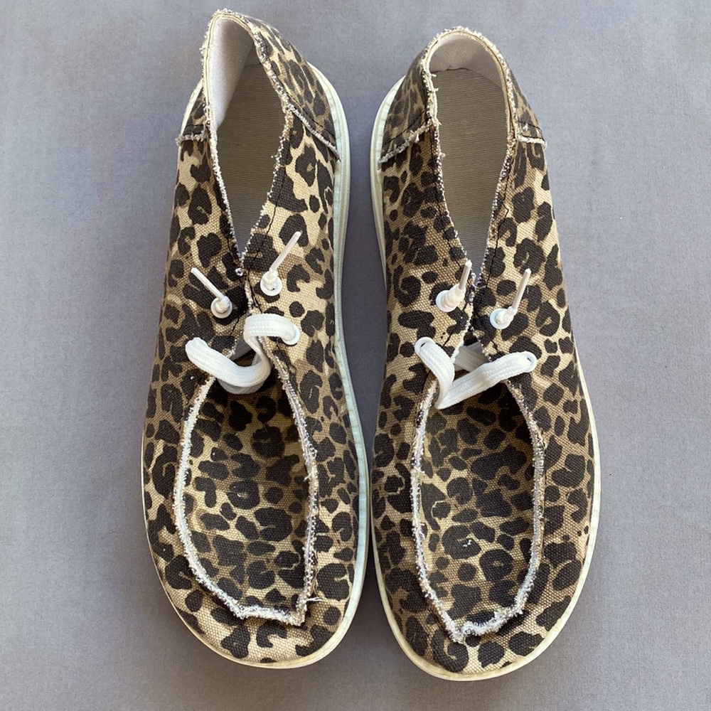 Boutique-unknown brand. Tan and black leopard print slip on shoes. No size